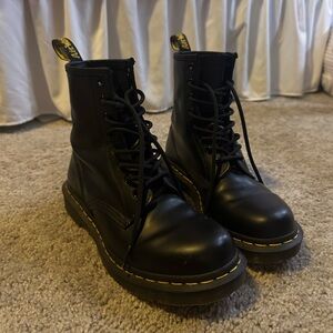 Dr. Martens 1460 WOMENS SMOOTH LEATHER LACE UP BOOTS BLACK, size US 7